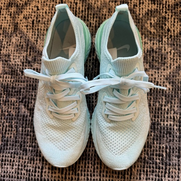 Women’s Nike Epic React Flyknit 2 Running/Training Shoe in Mint Blue size 7.5 - Picture 2 of 12